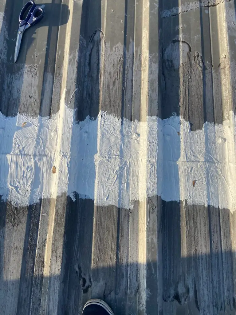 repair-metal-roofing-seam-84041